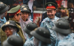 2.000 chiến sĩ công an, quân đội dầm mưa giữ trật tự lễ giỗ Tổ