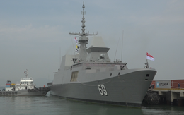 Khu trục hạm Hải quân Singapore cập cảng Tiên Sa