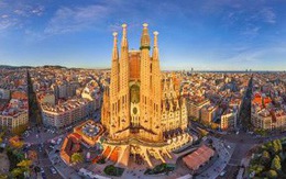 Nhà thờ xây hơn 100 năm chưa xong ở Barcelona