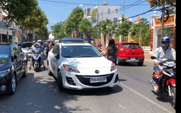 Dân quay video clip, Vũng Tàu 'phạt nguội' xe đậu giữa đường