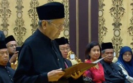 Tân thủ tướng Malaysia Mahathir Mohamad 92 tuổi nhậm chức
