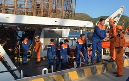 Cứu 49 ngư dân Quảng Nam trôi dạt trên biển Hoàng Sa