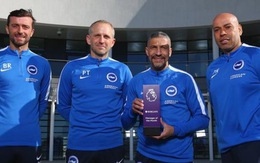 Brighton ‘thưởng” cho huấn luyện viên Hughton