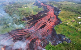 Video nham thạch chảy thành sông đổ ra Thái Bình Dương ở Hawaii