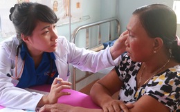 Bác sĩ trẻ khám bệnh miễn phí cho 500 người dân tỉnh Long An