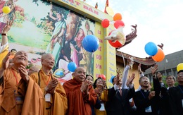 Hàng nghìn người dự Đại lễ Phật đản tại Việt Nam Quốc tự