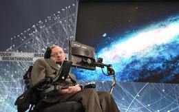 Gia đình nhà bác học Stephen Hawking tặng máy thở của ông cho bệnh viện
