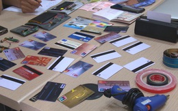 Bắt một người Trung Quốc dùng thẻ giả rút trộm tiền ATM
