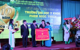 Kỉ niệm 10 năm thành lập Đại học Y khoa Phạm Ngọc Thạch