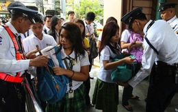 Philippines đề xuất cho phép kiểm tra cặp học sinh