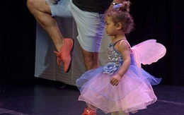 Bố nhảy lên sân khấu múa ballet cùng con gái khóc nhè