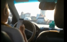 Video clip tài xế vừa lái xe khách vừa lướt Facebook, gây bức xúc