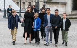 Tòa yêu cầu Angelina Jolie phải cho Brad Pitt gặp các con nhiều hơn