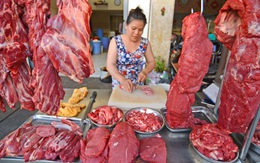 Nghịch lý thịt bò: Giá hơi giảm, giá chợ cứ cao