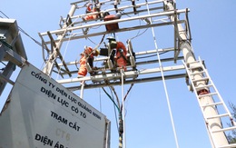 Sét đánh hỏng đường dây 22 kV, toàn huyện đảo Cô Tô mất điện
