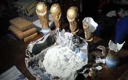 Argentina bắt băng nhóm giấu ma túy trong cúp vàng World Cup