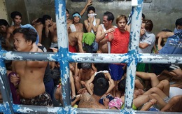 Ở Philippines, ngồi hóng mát có khi cũng bị hốt về đồn cảnh sát