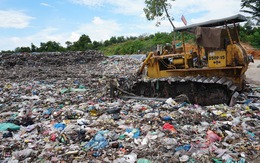 Rác 'ngập' TP Quảng Ngãi, tỉnh hỏa tốc đưa rác vượt 40km xử lý