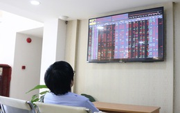 Cổ phiếu ngân hàng bị bán ròng, VN Index thủng mốc 900 điểm