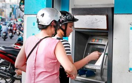 Tăng phí ATM, chủ trương tận thu của các ngân hàng lớn?