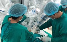 Lần đầu tiên phẫu thuật robot điều trị bệnh nhược cơ