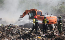 Bãi rác ‘đóng cửa’ từ năm 2011 bất ngờ bốc cháy