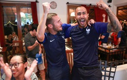 Tổng lãnh sự Pháp tại Sài Gòn cùng fan ăn mừng chiến thắng