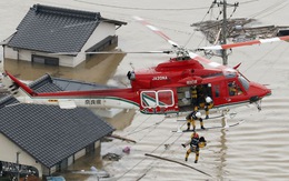 Người Nhật trèo mái nhà kêu cứu trong đợt mưa lịch sử