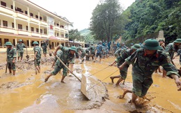 Lũ ập về, thầy trò chỉ kịp  chạy thoát thân