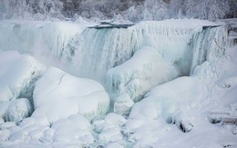 Video thác nước đẹp nhất thế giới bị đông cứng
