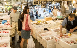 Đi chợ Tsukiji ở Tokyo tha hồ ăn hải sản