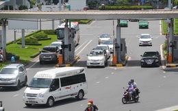 Thu phí sân bay: Sai sao chưa dừng?