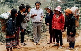 Thầy giáo hiến đất xây làng, trồng cây làm kinh tế