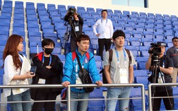 Gần 20 phóng viên Hàn Quốc 'đổ bộ' sân tập của tuyển Việt Nam