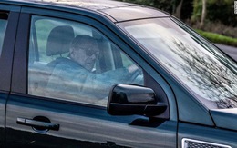 Nữ hoàng Anh, Hoàng thân Philip lại lái xe không thắt dây an toàn tuổi 90
