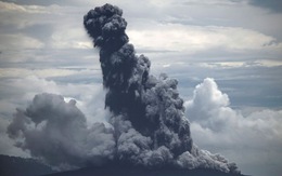 Núi lửa xuất hiện vết nứt mới, Indonesia kêu gọi người dân cảnh giác sóng thần