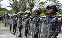 Phe đối lập Venezuela kêu gọi quân đội ngừng ủng hộ Maduro