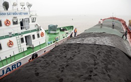Cảnh sát biển tạm giữ tàu chở gần 3.500 tấn than