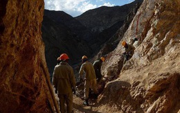 Đào hầm 60m giữa lòng sông tìm vàng, 30 công nhân Afghanistan chết thảm