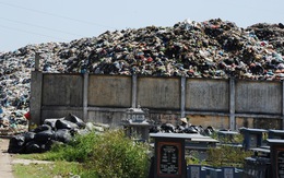 Bãi rác ở Hội An chất thành núi, hôi thúi khủng khiếp