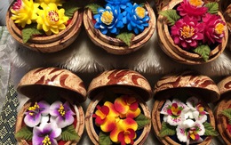 ‘Hóa phép’ xà phòng thành hoa ở chợ đêm Chiang Rai