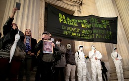 Nhà máy hóa chất cháy, dân Pháp tố chính quyền bưng bít thông tin