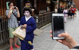 'Quận geisha' mạnh tay chặn thói chụp ảnh vô tội vạ của du khách