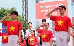 Tái hiện lễ chào cờ lịch sử đầu tiên khi Hà Nội được giải phóng