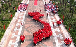 1.000 bạn trẻ xếp hình dải đất hình chữ S khởi động hành trình 'Tôi yêu Tổ quốc tôi'
