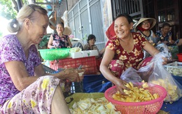 Bà Đê trao 'cần câu cơm' cho người khó