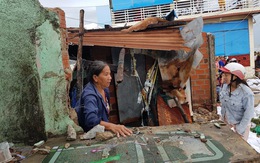 Thiệt hại do bão số 5: Nhiều nhà dân bị sóng dữ cuốn