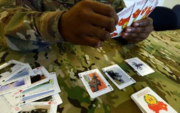 Mỹ cho lính ghi nhớ vũ khí đối phương bằng cách đánh bài