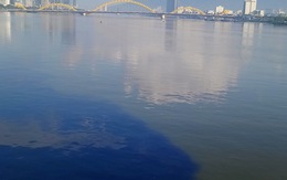 Sông Hàn bị nhuộm đen bởi dòng nước thải hôi thối, người Đà Nẵng bức xúc