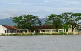 26 trường ngập nặng sau bão, hơn 14.000 học sinh Bình Định chưa thể tới trường